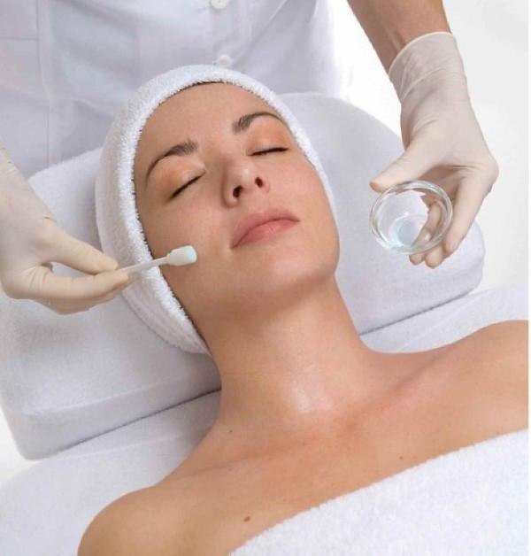 Extreme Peel with Microdermabrasion *Exfoliating